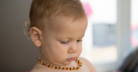 Doctors warn parents of choking risk from trendy amber teething necklaces