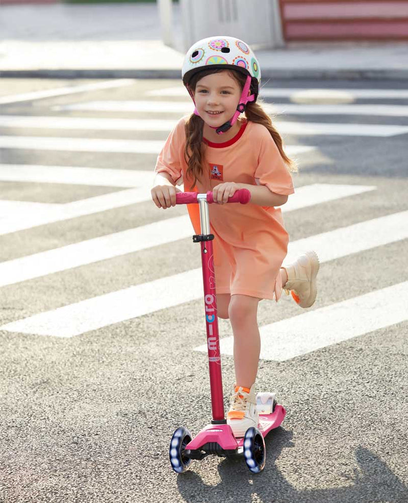 Micro Maxi Deluxe LED Scooters
